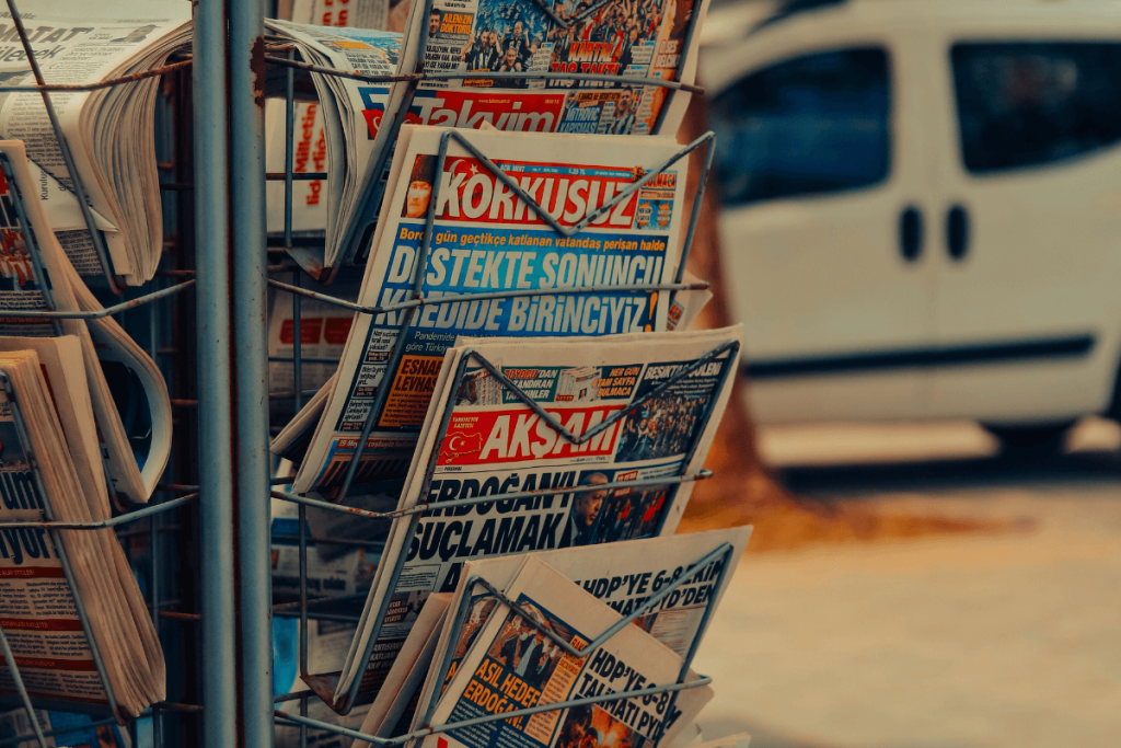 co-nen-dung-giay-bao-de-goi-hang-00002