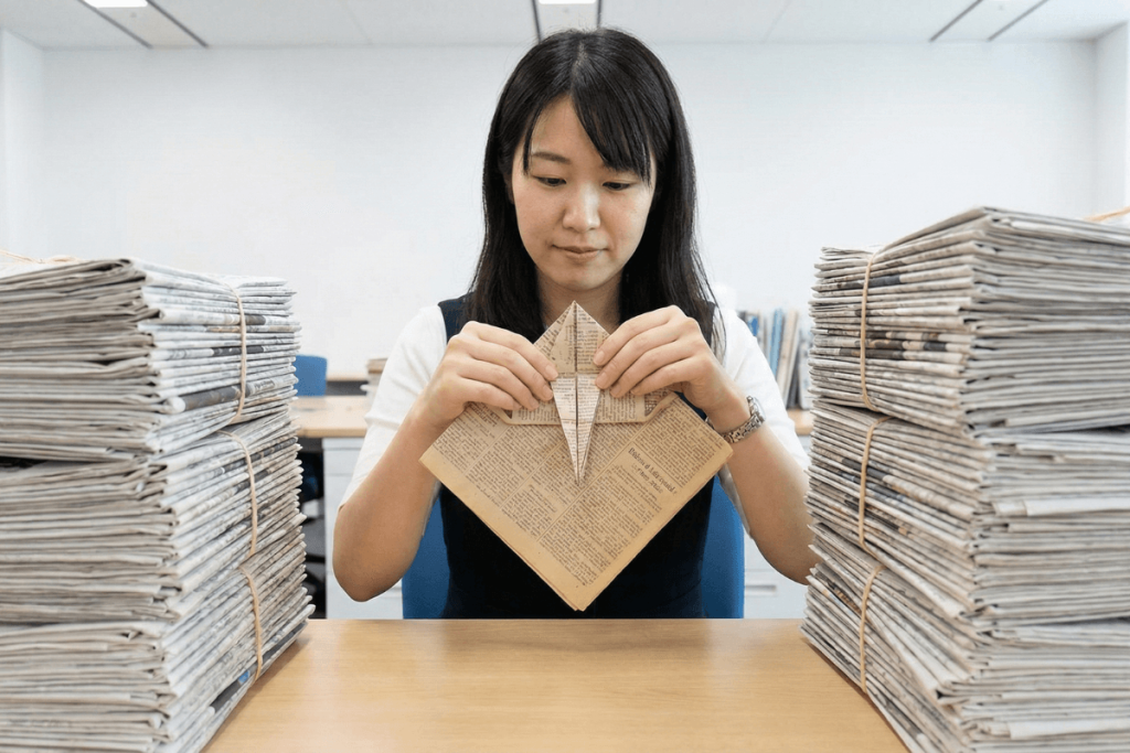 gap-hac-bang-giay-bao-cu (1)